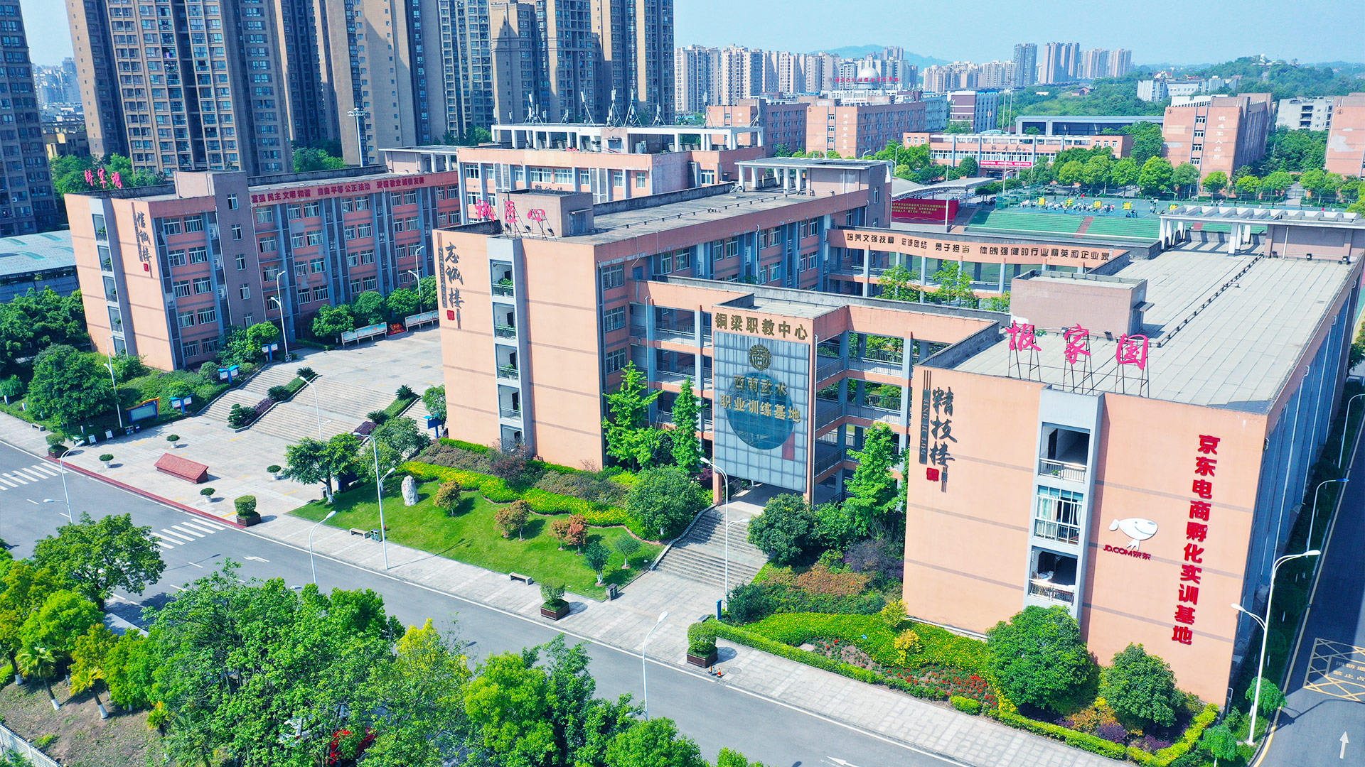 人人讲安全 个个会应急 我校开展2025年安全生产月主题宣传活动